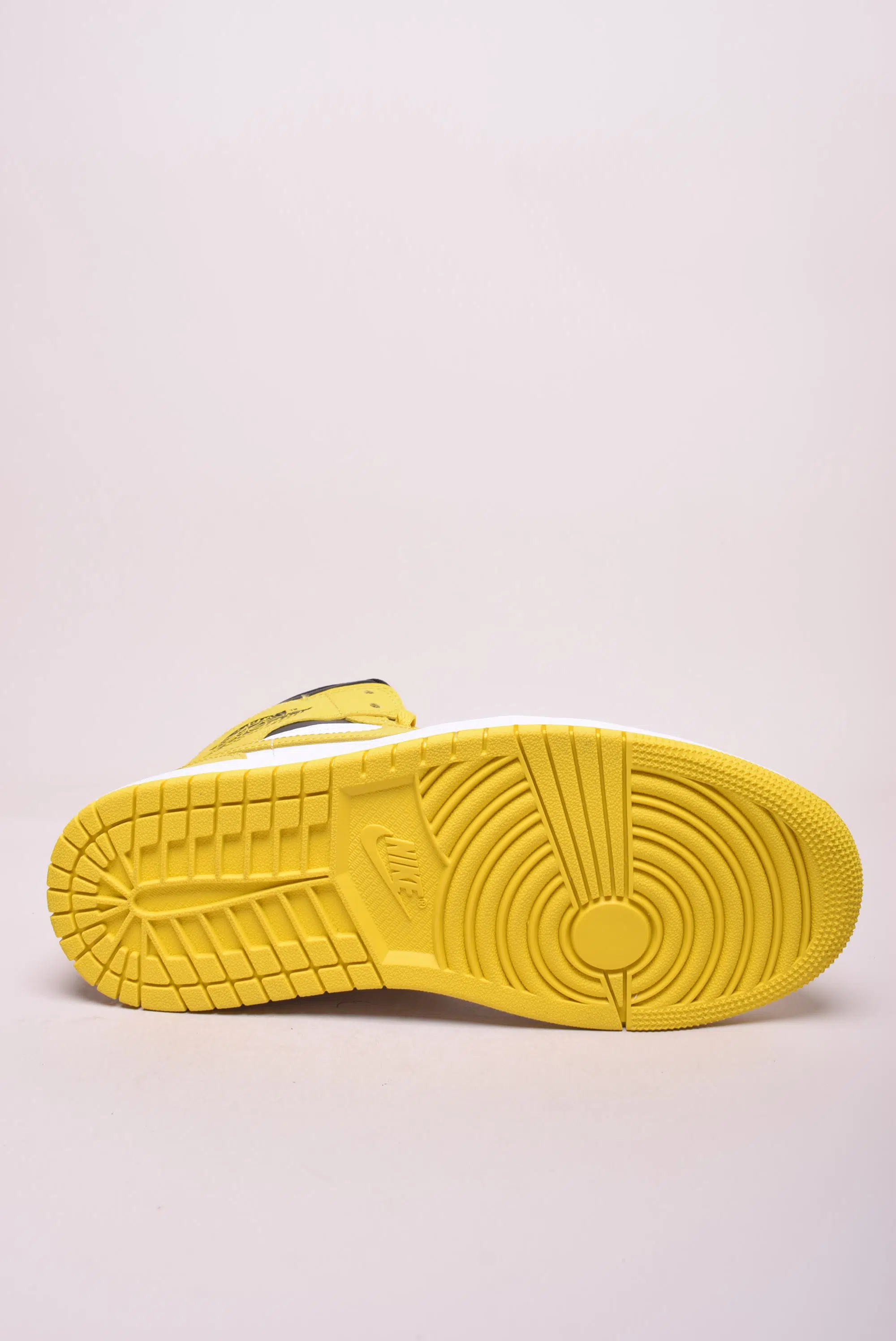 Sneakers dama Air Jordan 1 Mid [1]