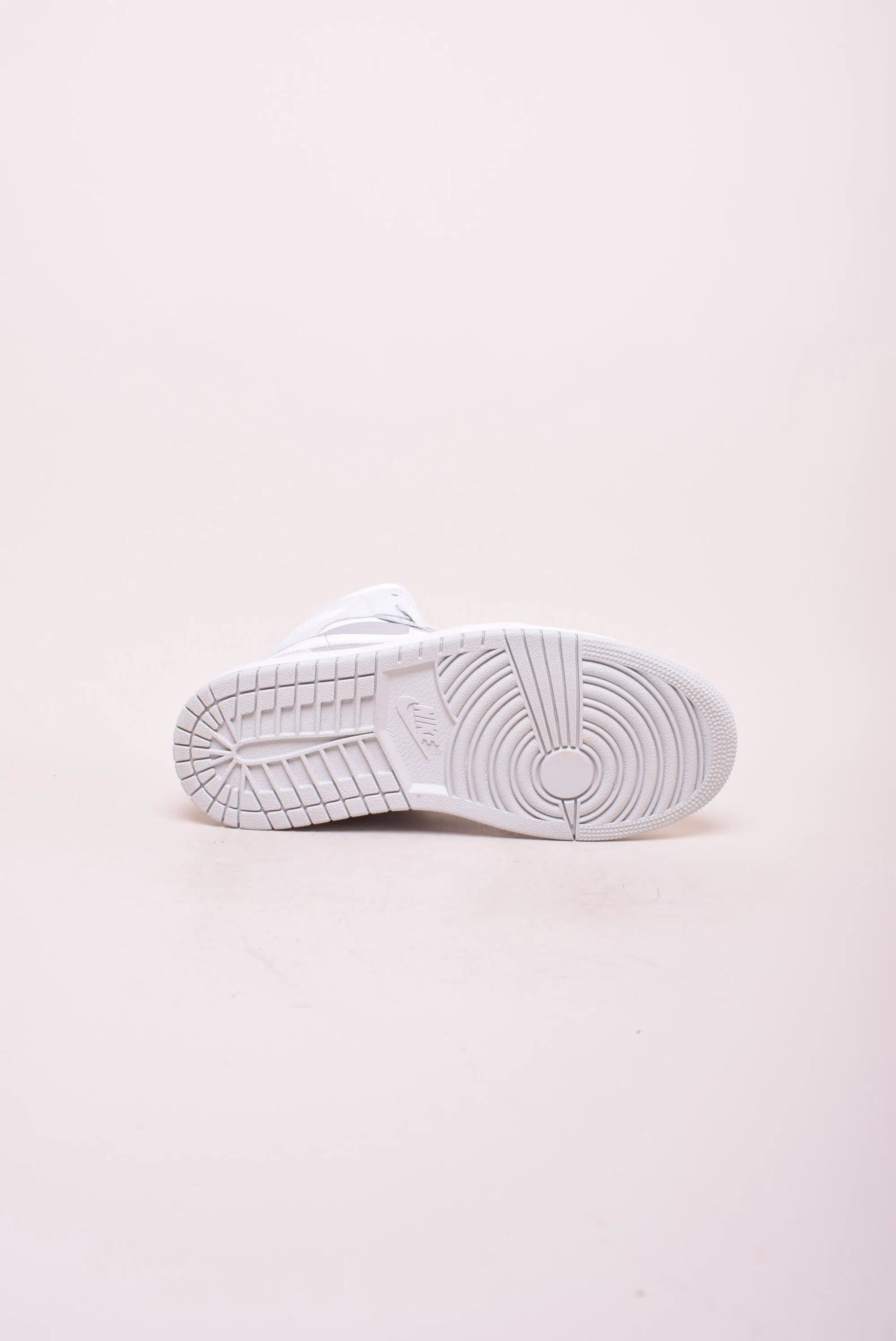 Sneakers dama Air Jordan 1 Mid [1]