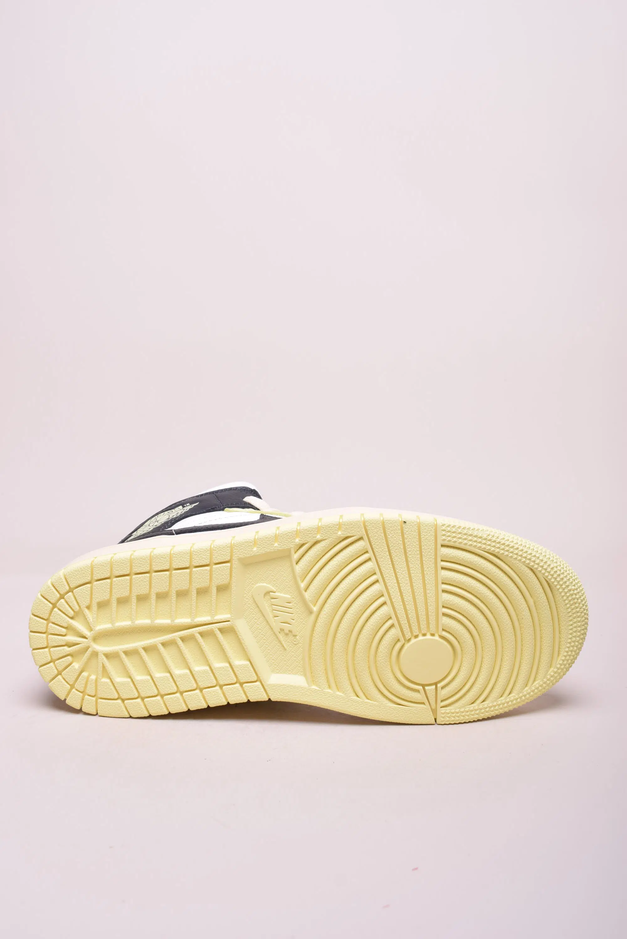 Sneakers dama Air Jordan 1 Mid [1]