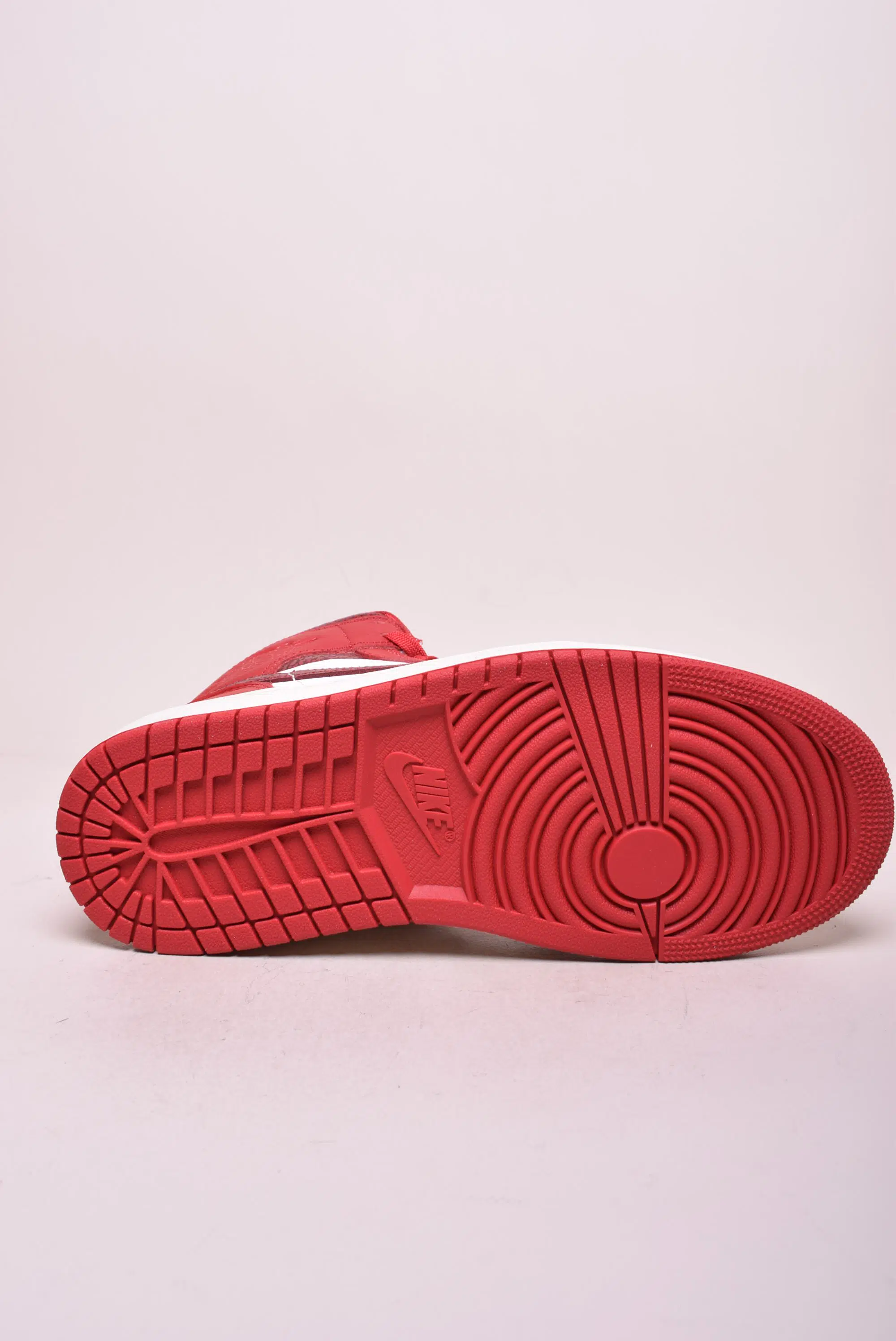 Sneakers dama Air Jordan 1 Mid [1]