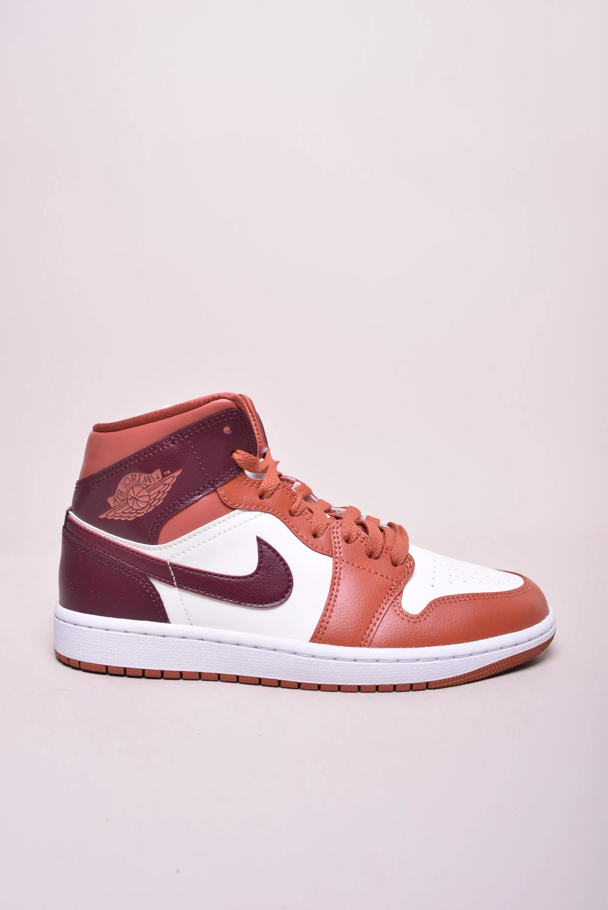 Toate produsele - Sneakers dama Air Jordan 1 Mid