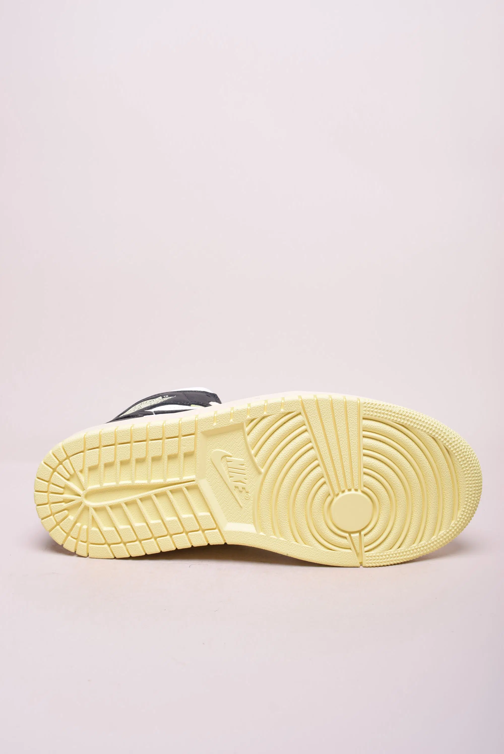 Sneakers dama Air Jordan 1 Mid [1]