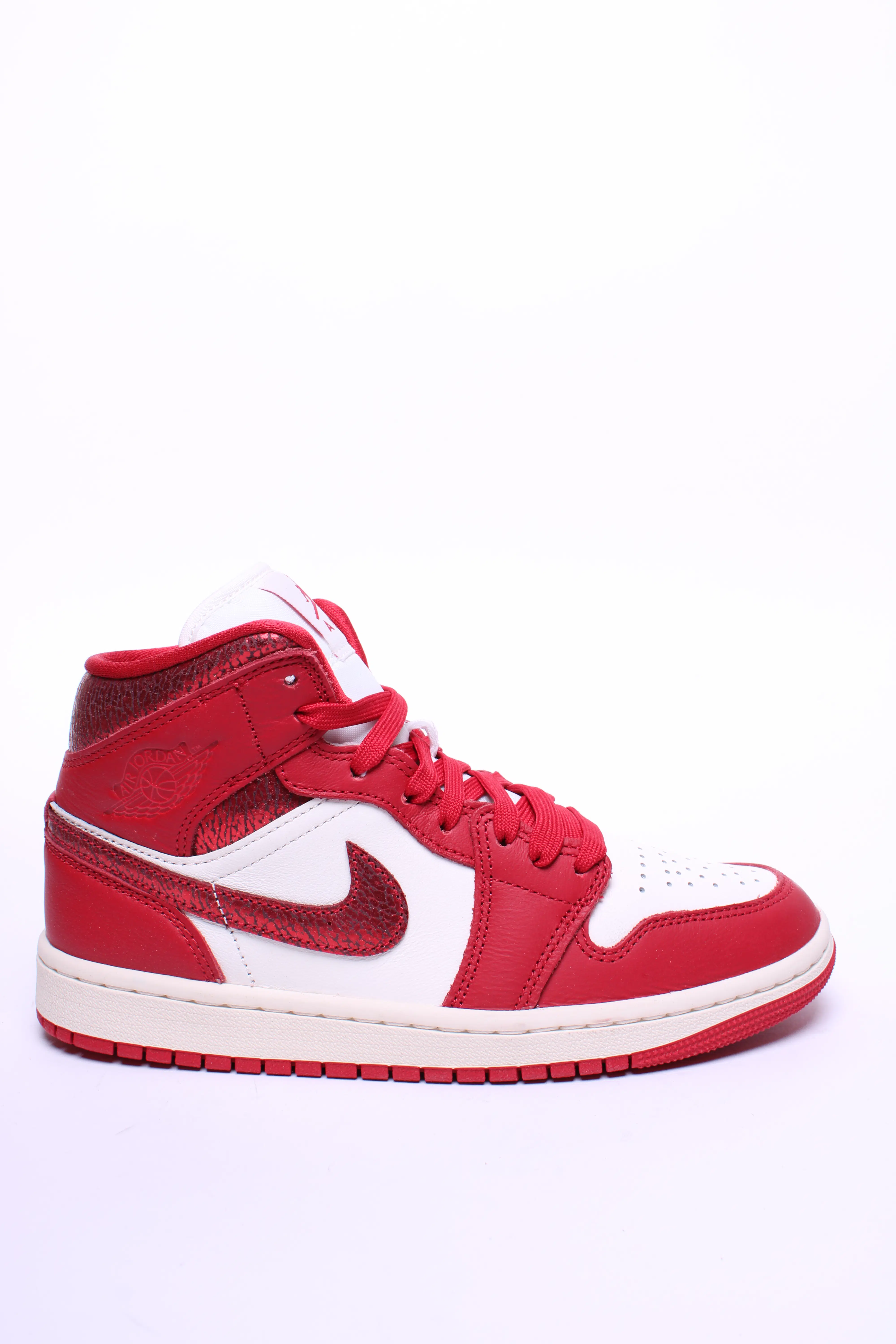 Pantofi sport și teniși damă - Sneakers dama Air Jordan 1 Mid Cracked Leather SE