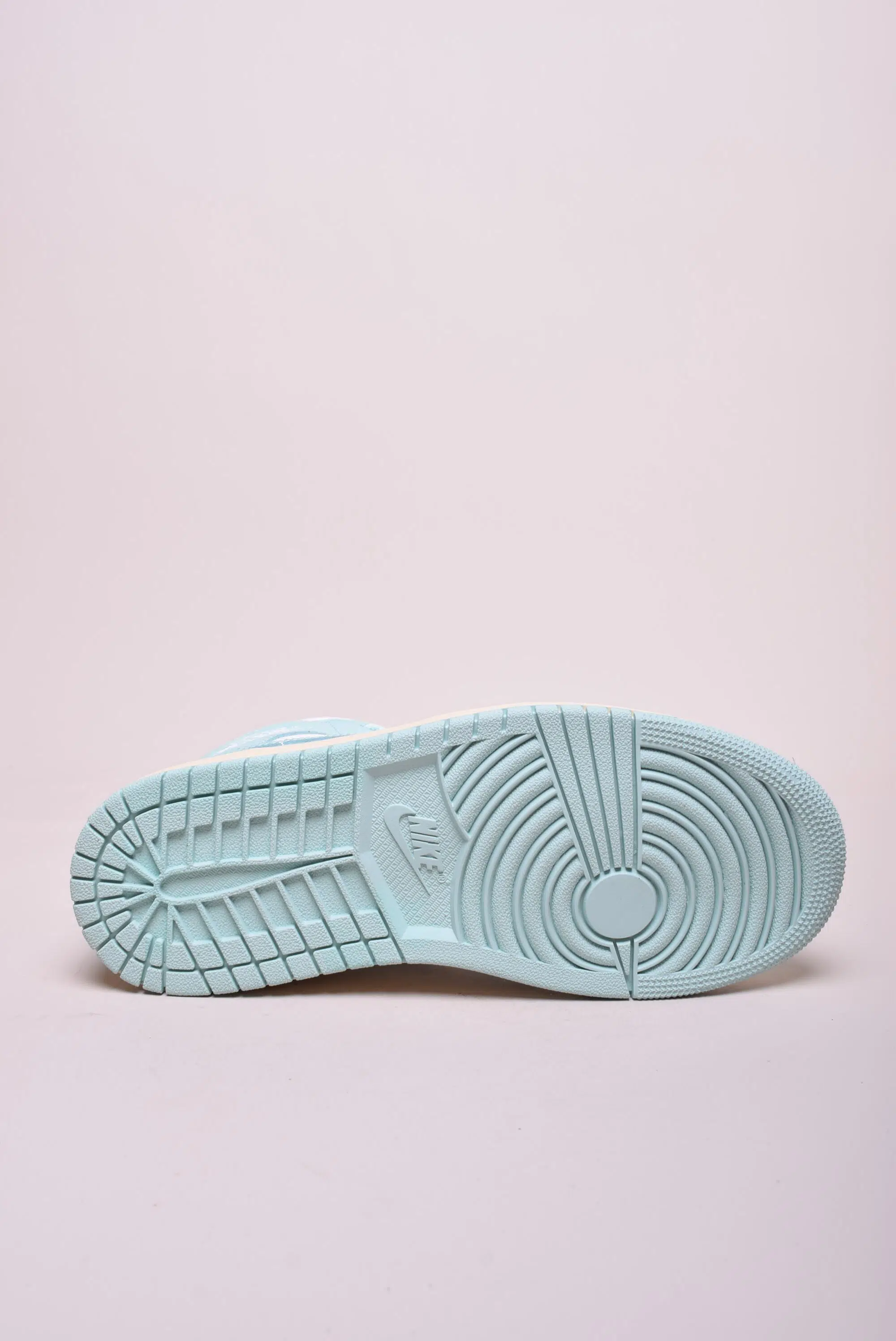 Sneakers dama Air Jordan 1 Mid "Light Dew" [1]