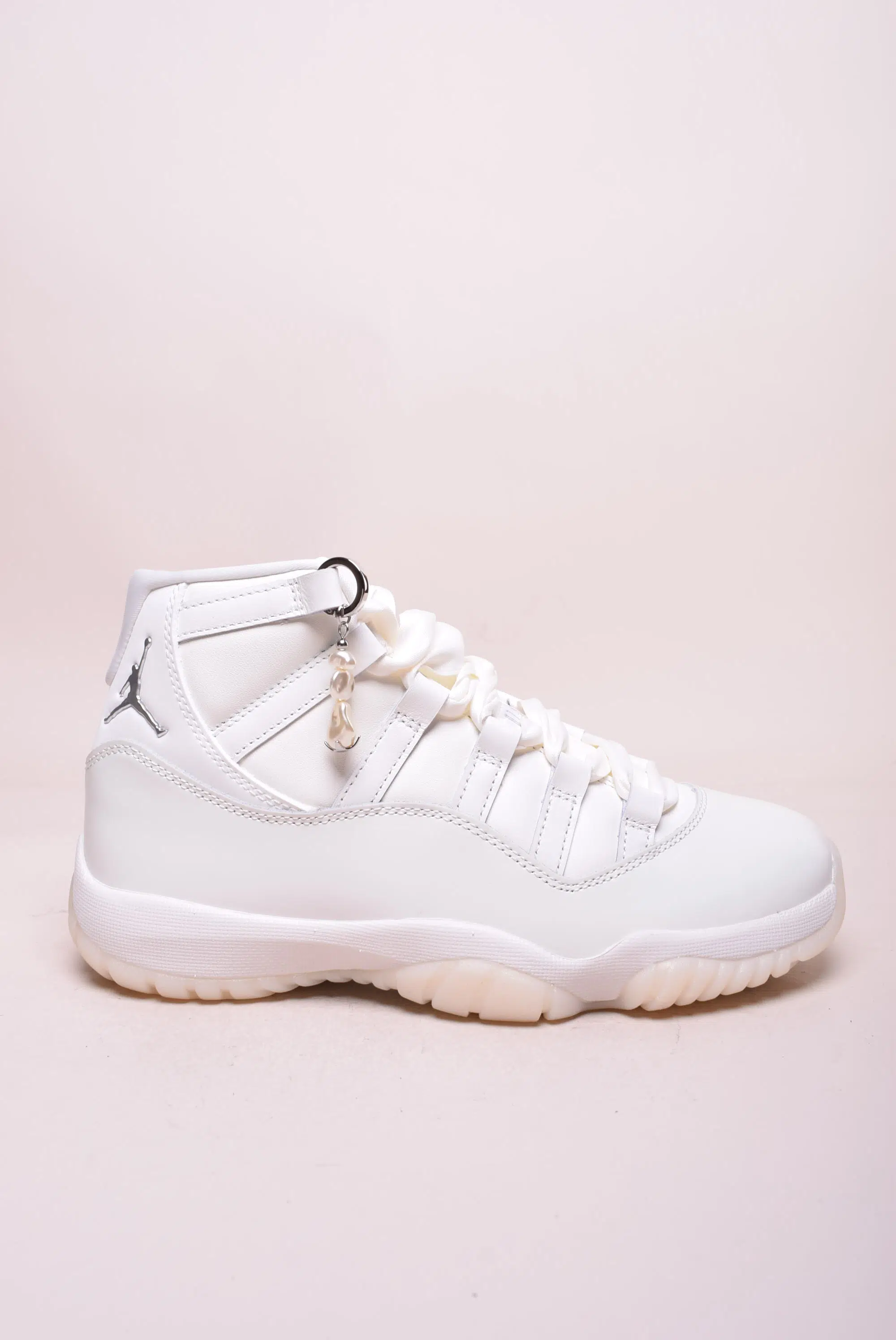 OUTLET - Sneakers dama Air jordan 11 "Pearl"