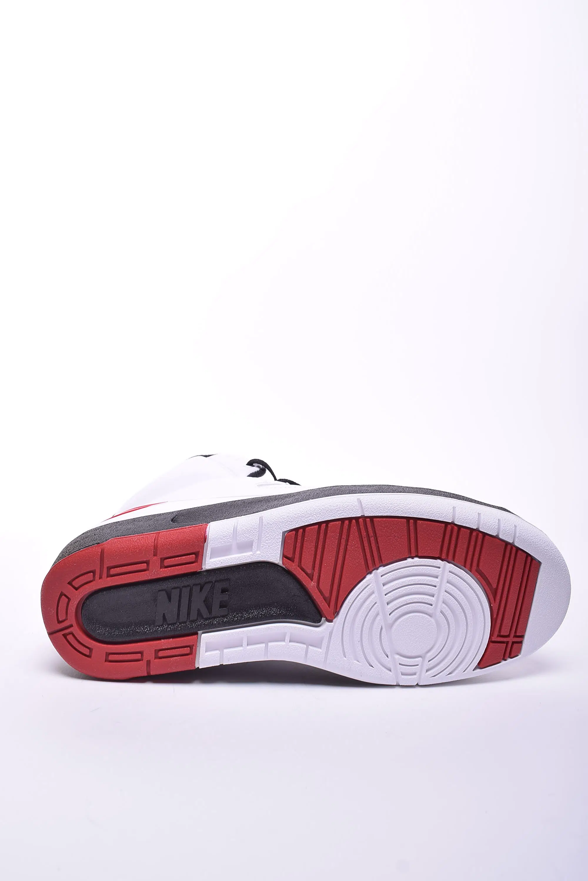 Sneakers dama Air Jordan 2 Retro "Chicago" [1]