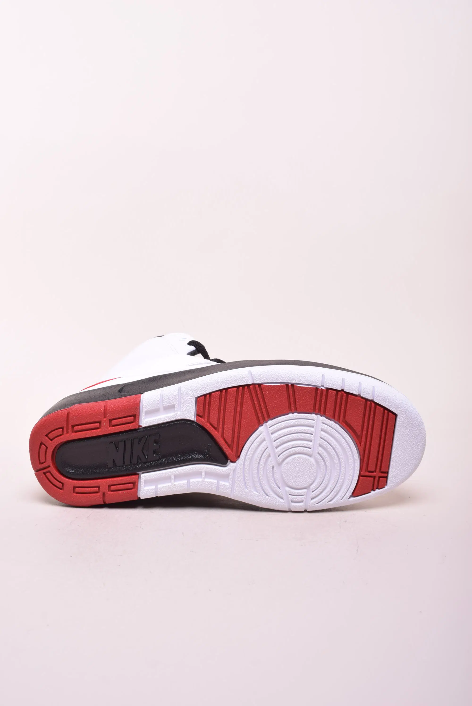 Sneakers dama Air Jordan 2 Retro "Chicago" [1]