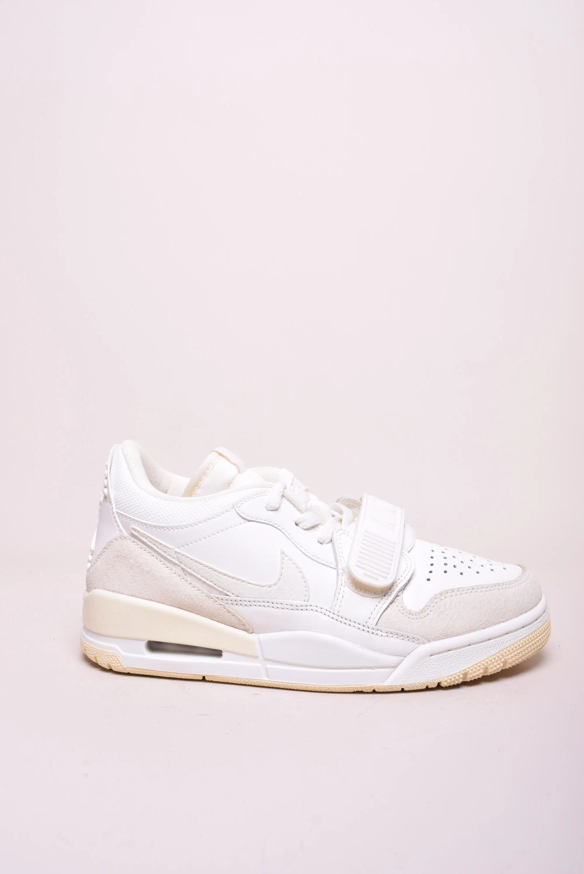 Toate produsele - Sneakers dama Air Jordan Legacy 312 Low