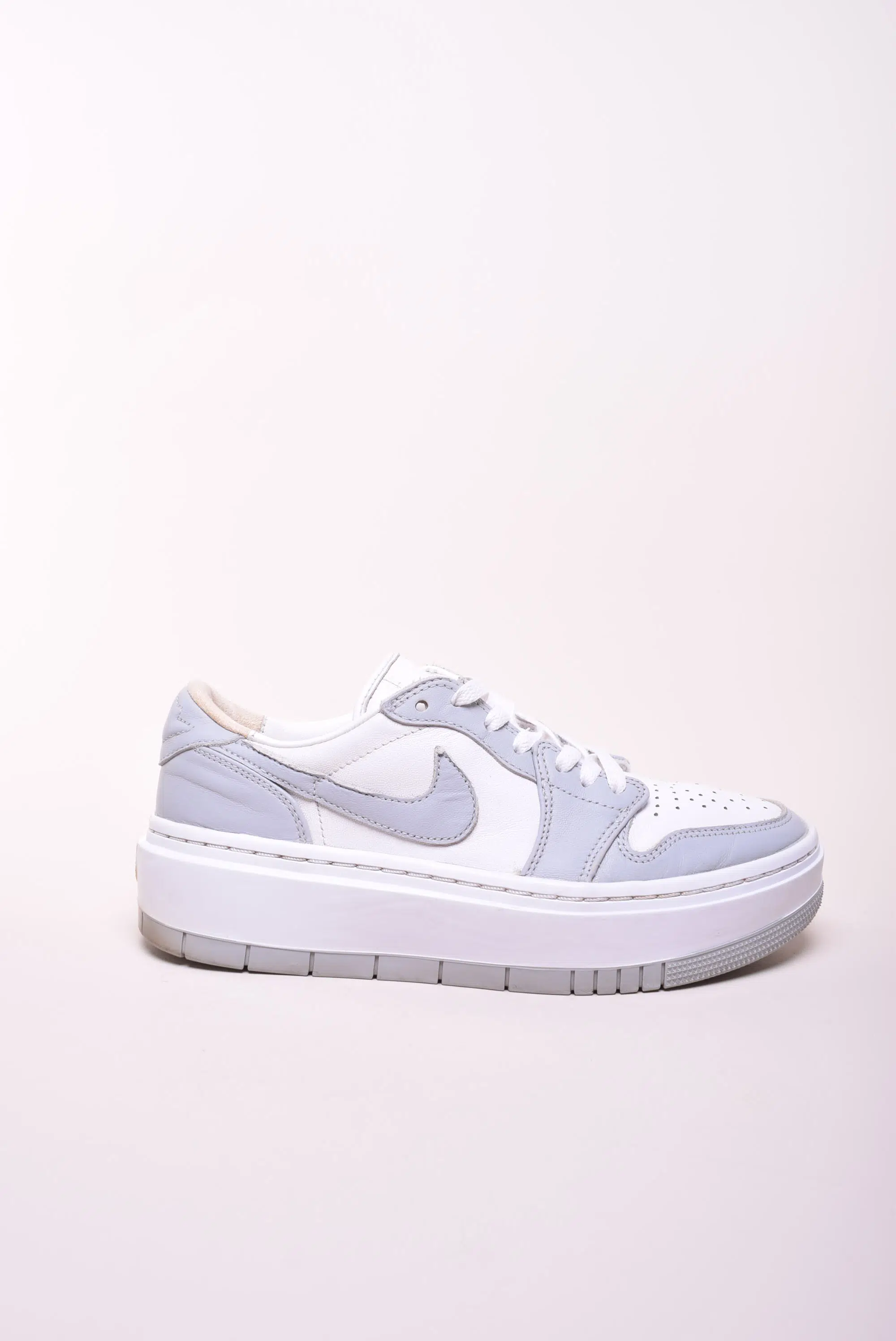 Sneakers dama cu platforma Air Jordan Elevate Low [0]