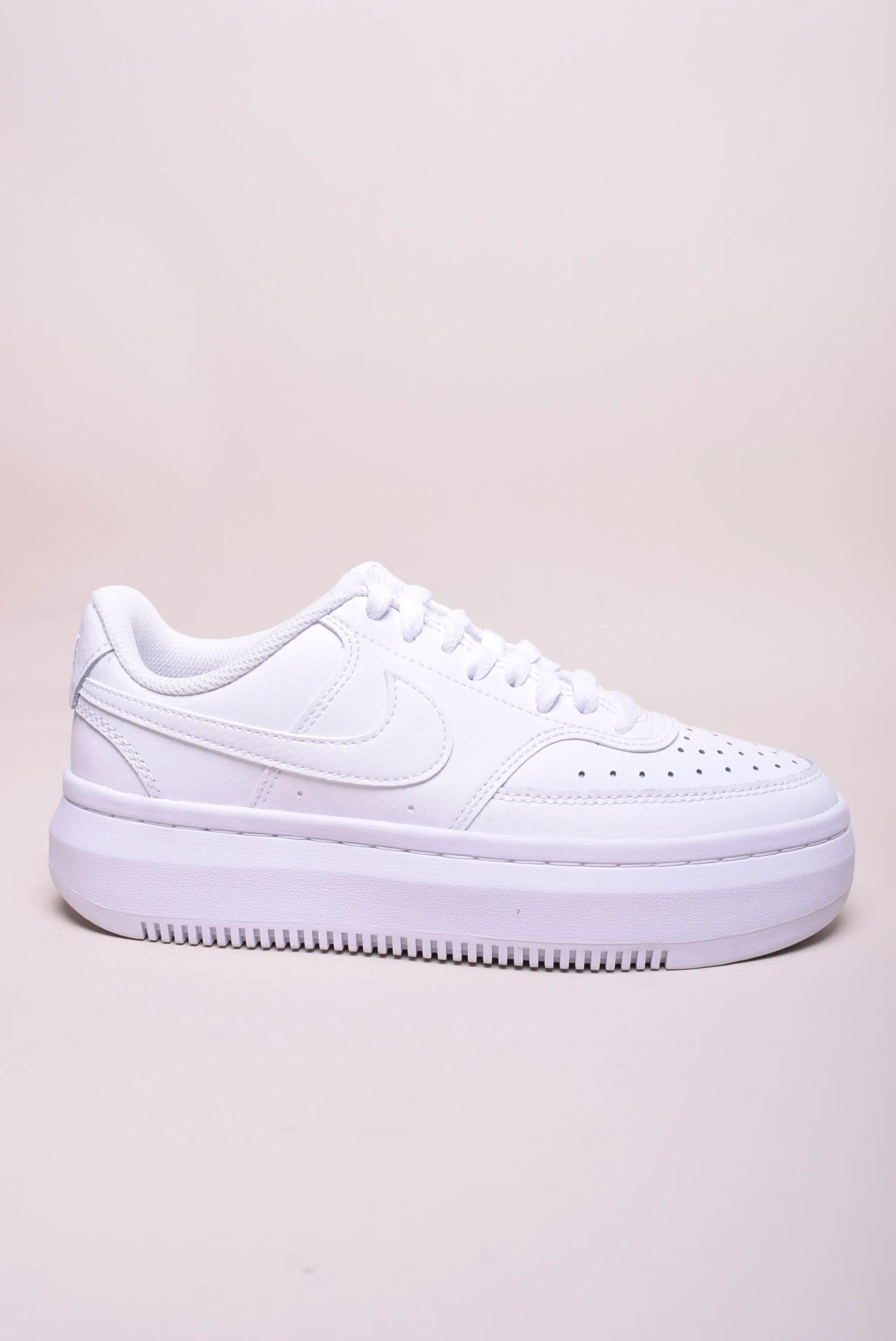 Noutăți - Sneakers dama cu platforma Court Vision Alta LTR