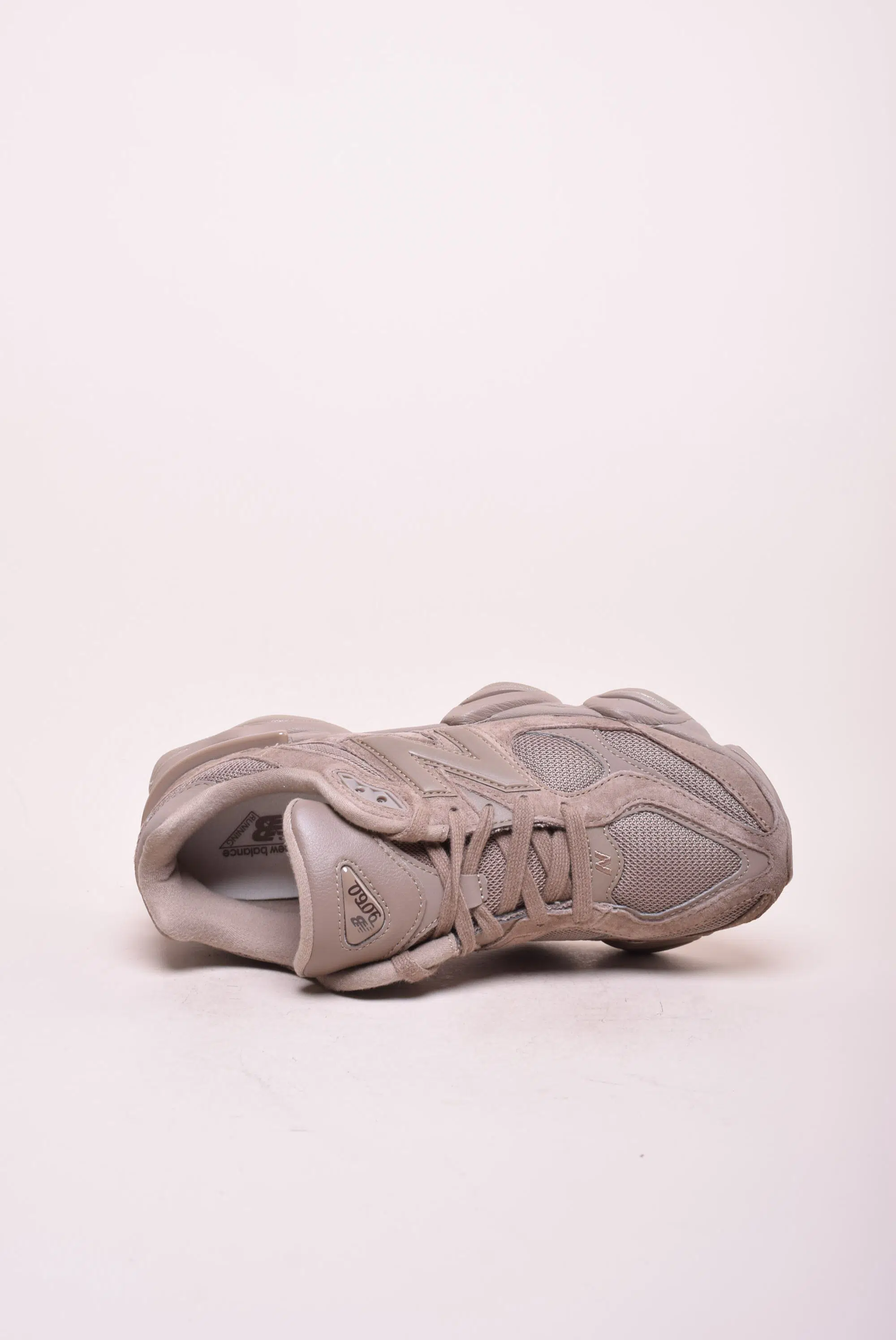 Sneakers barbati 9060 [3]