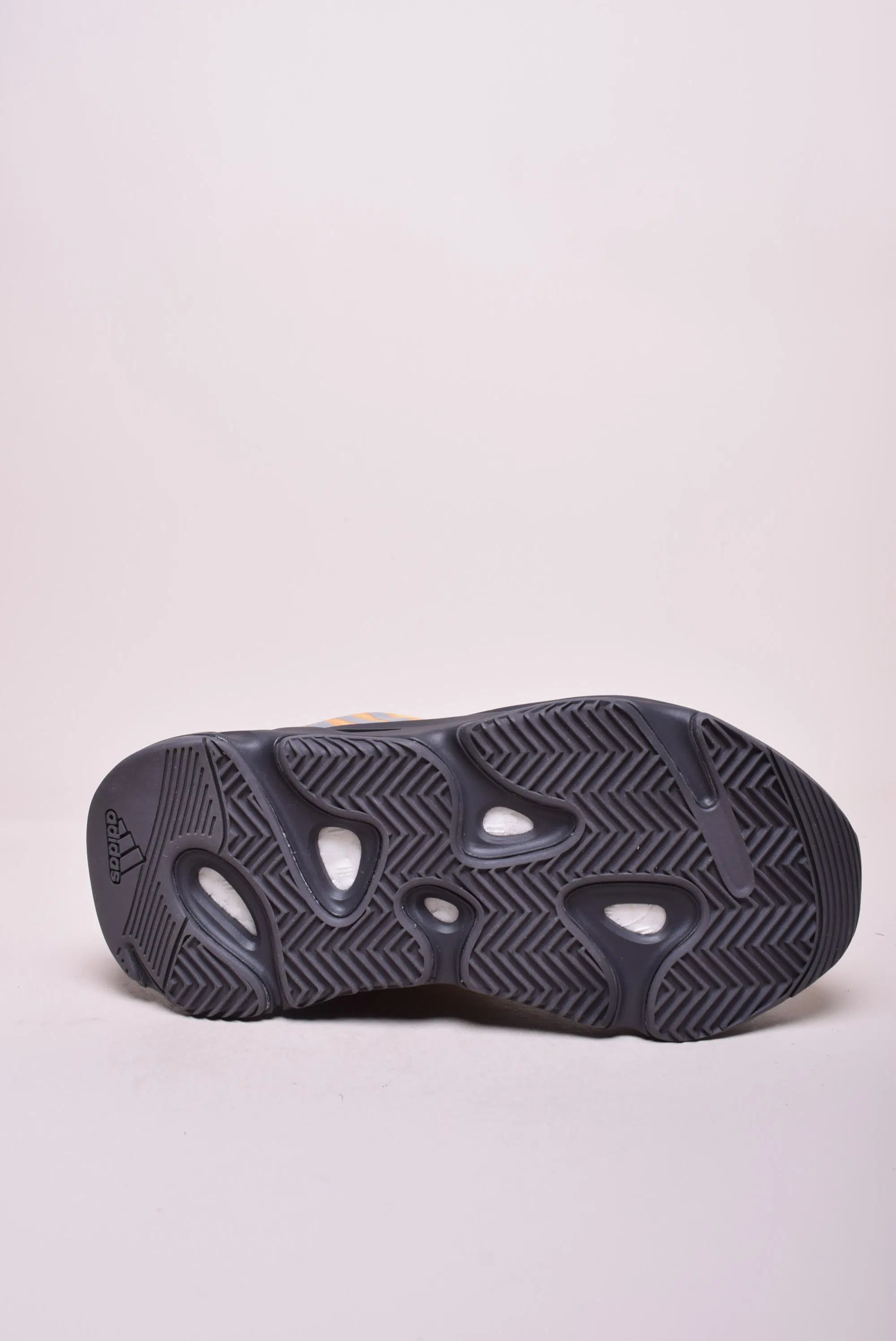 Sneakers unisex Yeezy Boost 700 MNVN [1]