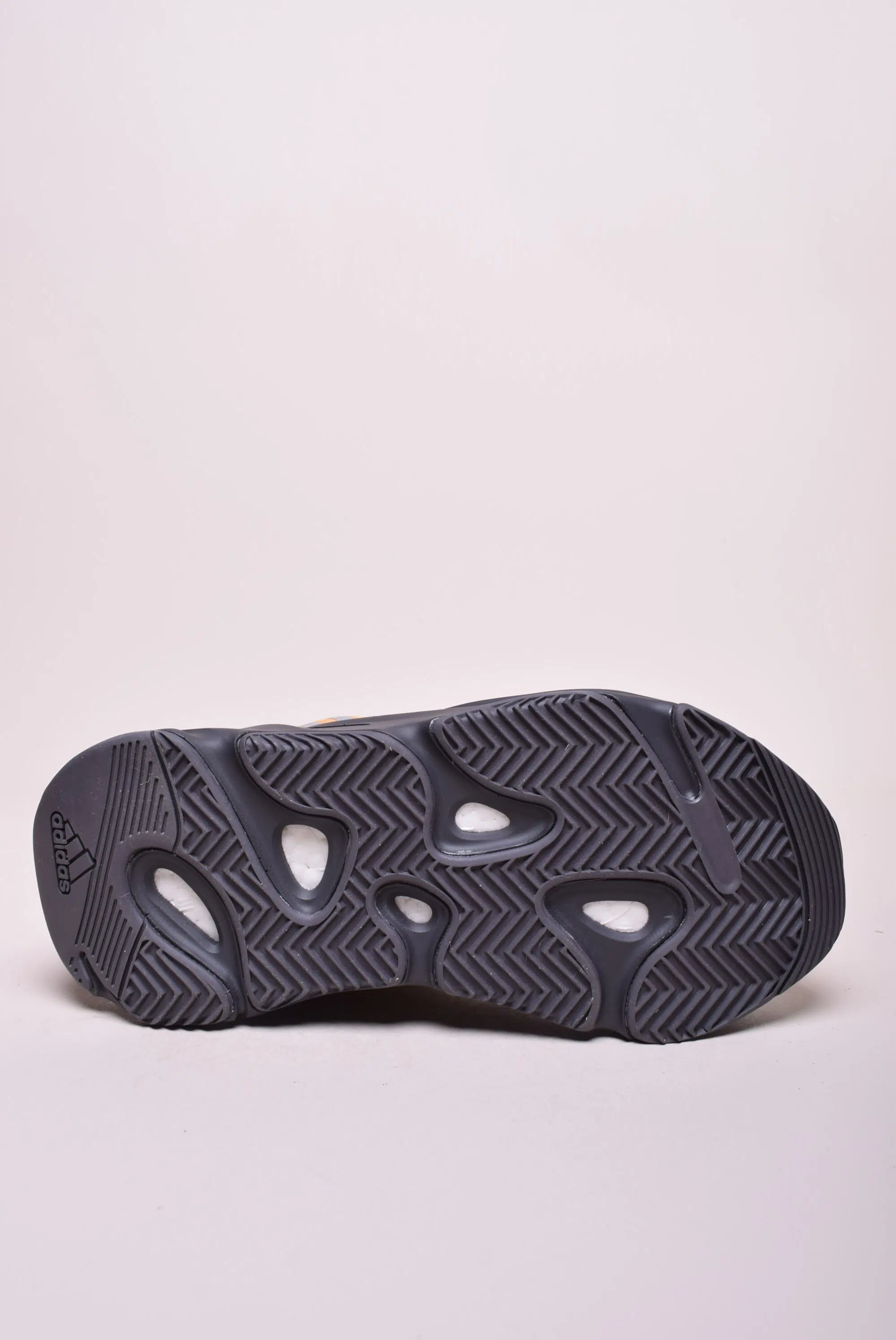 Sneakers unisex Yeezy Boost 700 MNVN [1]