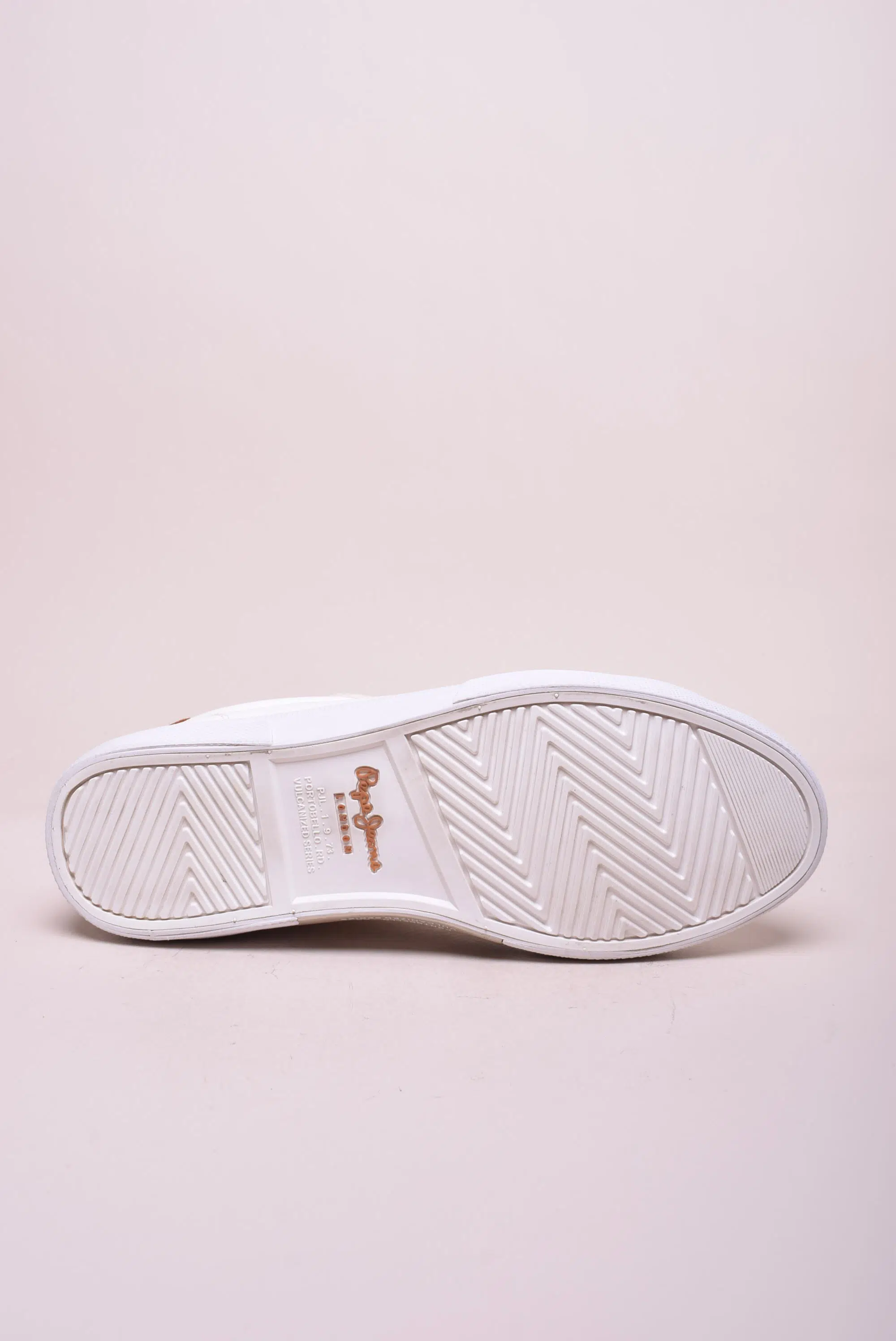 Tenisi dama Kenton Max [1]