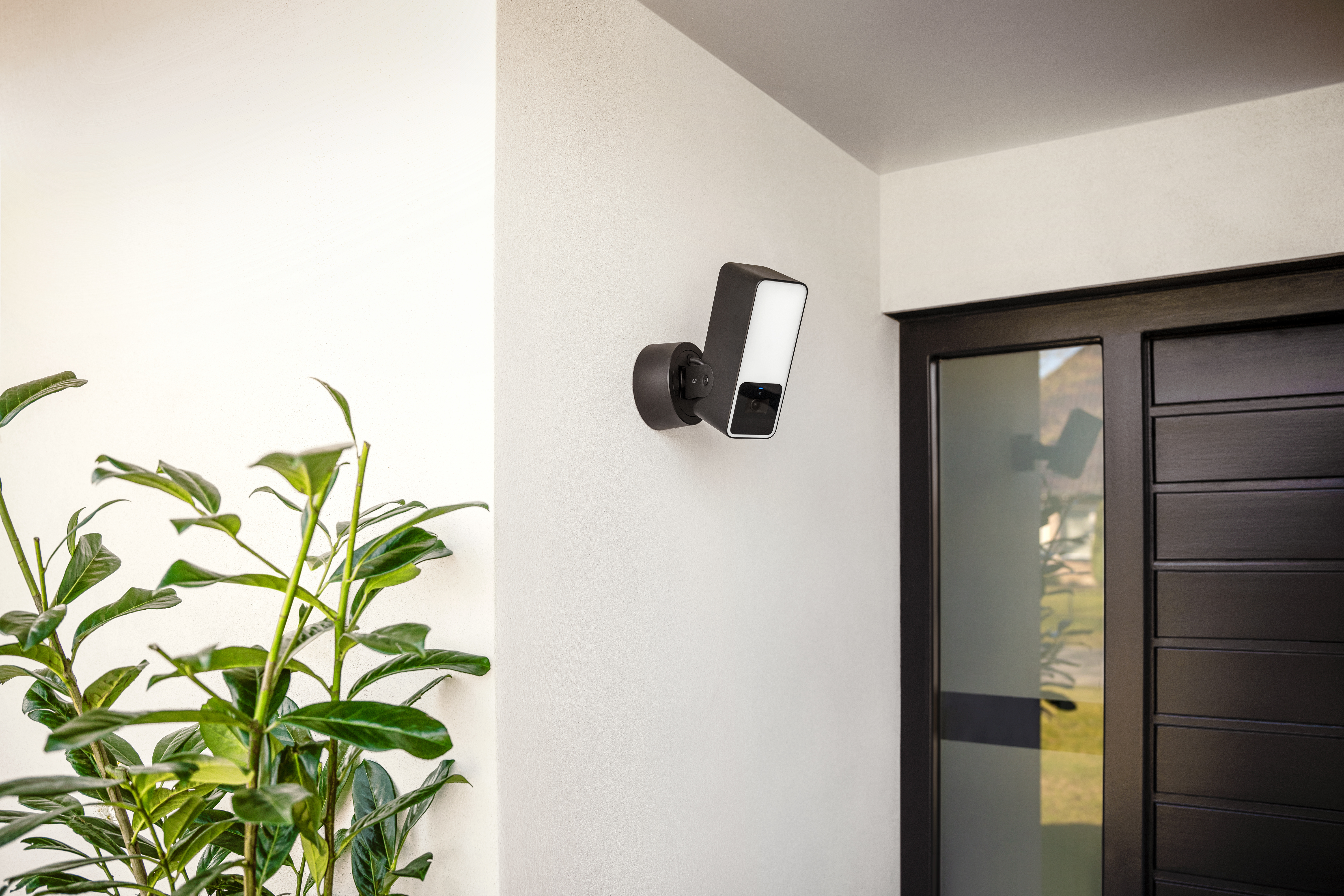 Eve Outdoor Cam Secure Floodlight Camera [4]