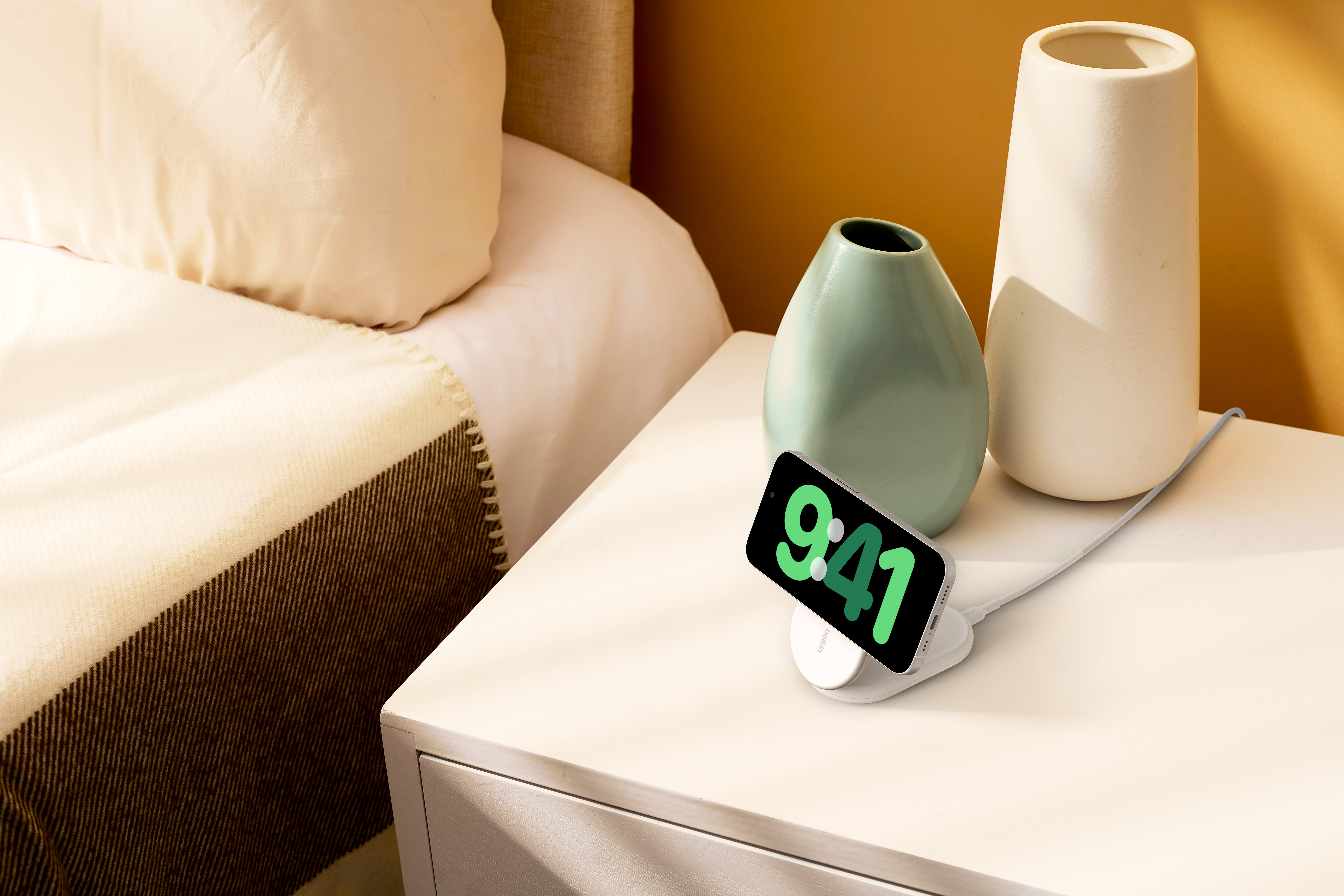 Belkin BOOSTCHARGE Qi2 15w Magnetic Stand - White [3]