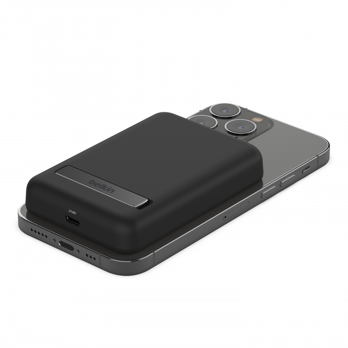 Belkin BOOSTCHARGE Magnetic Wireless Power Bank with kick stand 5,000mAh - Black [2]