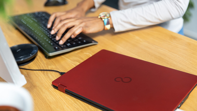 Laptop Fujitsu LIFEBOOK U9310, Procesor Intel I7-10610U, 13.3 ", 8 GB RAM, 512 GB SSD, Intel Iris Xe Graphics, Free DOS [4]