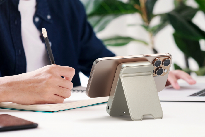 Satechi Qi2 10K Magnetic Power Bank with Stand - Sand [3]
