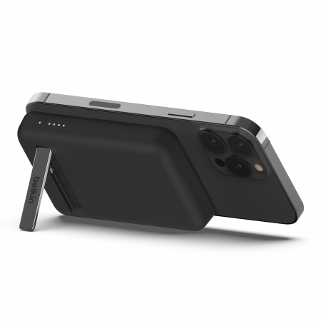 Belkin BOOSTCHARGE Magnetic Wireless Power Bank with kick stand 5,000mAh - Black [3]