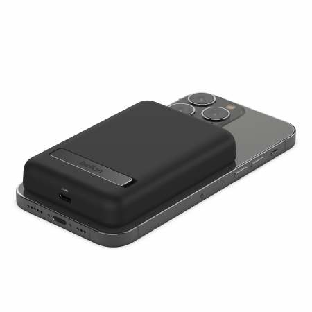 Belkin BOOSTCHARGE Magnetic Wireless Power Bank with kick stand 5,000mAh - Black [1]