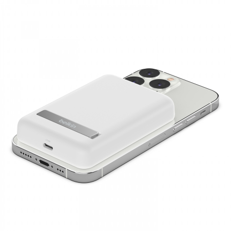 Belkin BOOSTCHARGE Magnetic Wireless Power Bank with kick stand 5,000mAh - White [2]