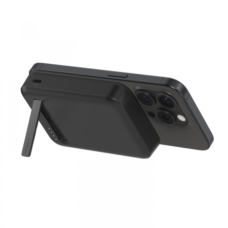 Belkin BOOSTCHARGE PRO 8k Qi2 MagSafe Compatible Powerbank with kickstand - Black [3]