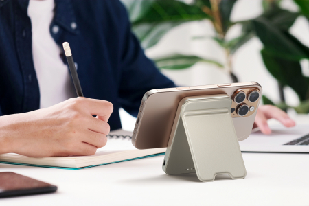 Satechi Qi2 5K Magnetic Power Bank with Stand - Sand [8]