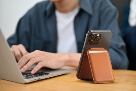 Satechi Vegan-Leather Magnetic Wallet Stand (iPhone 12/13/14/15 all models) - Orange [3]