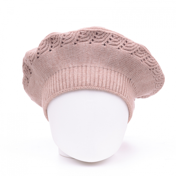 Bereta roz pudra cu model tricotaj cu braduti, din lana