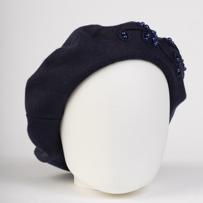 Bereta bleumarin chic, cu decoratiune tricotata si insertii de perle, din bumbac si lana Accesorii imagine noua 2022