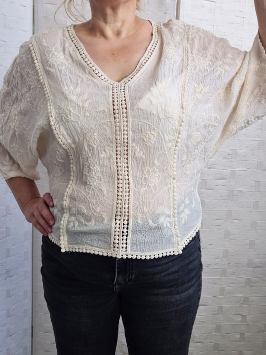 Bluza brodata cu maneca fluture din dantela de bumbac, bej