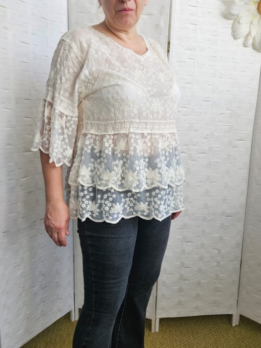 Bluza brodata cu volane din dantela de bumbac, bej
