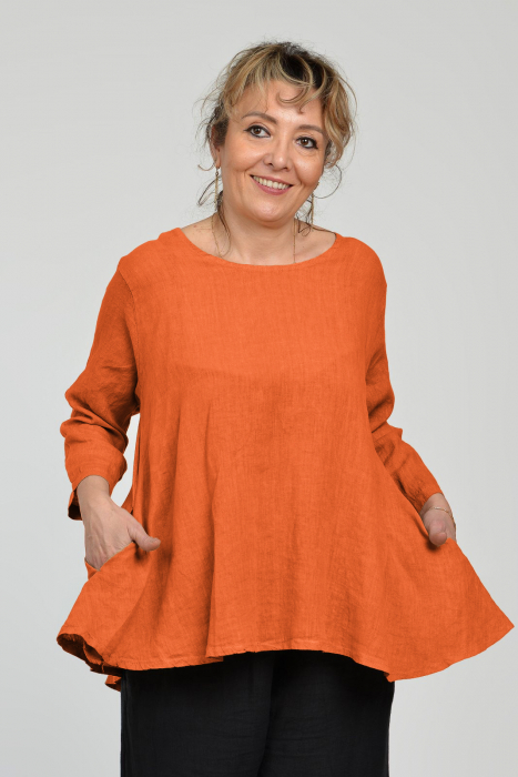Bluza evazata cu clin la spate din in, caramizie