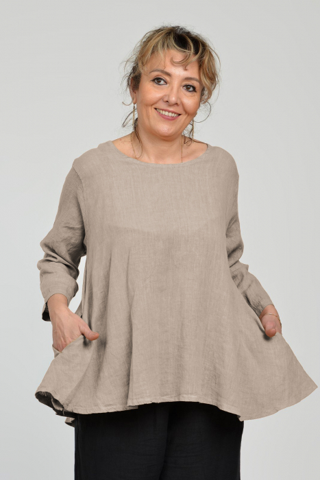 Bluza evazata cu clin la spate din in, bej
