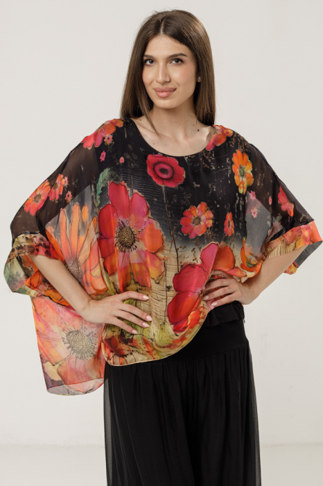 Bluza neagra din matase naturala cu maneca scurta si imprimeu pictural floral