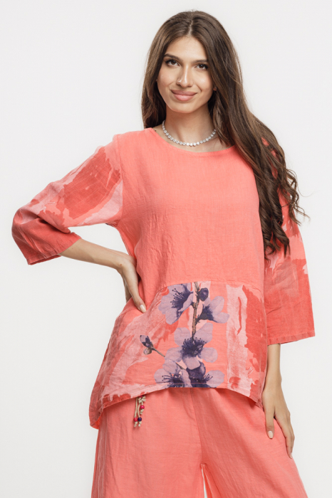 Bluza lejera din in corai cu imprimeu floral pictural