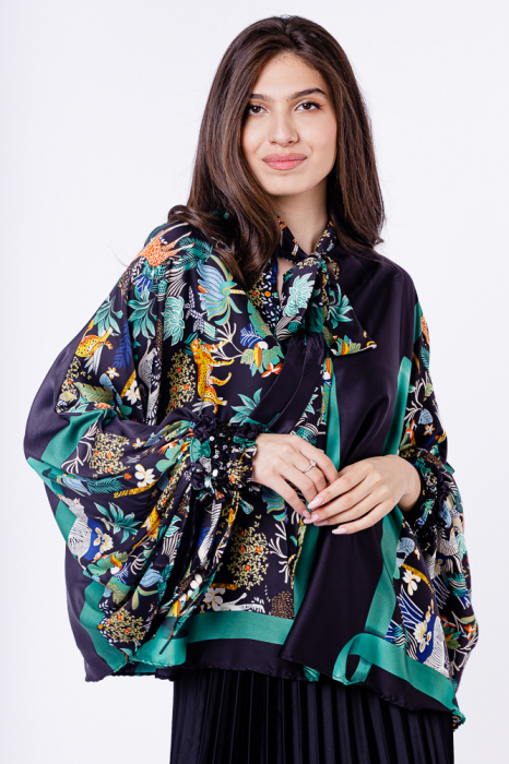 Bluza statement tip poncho cu imprimeu jungle pe fond negru
