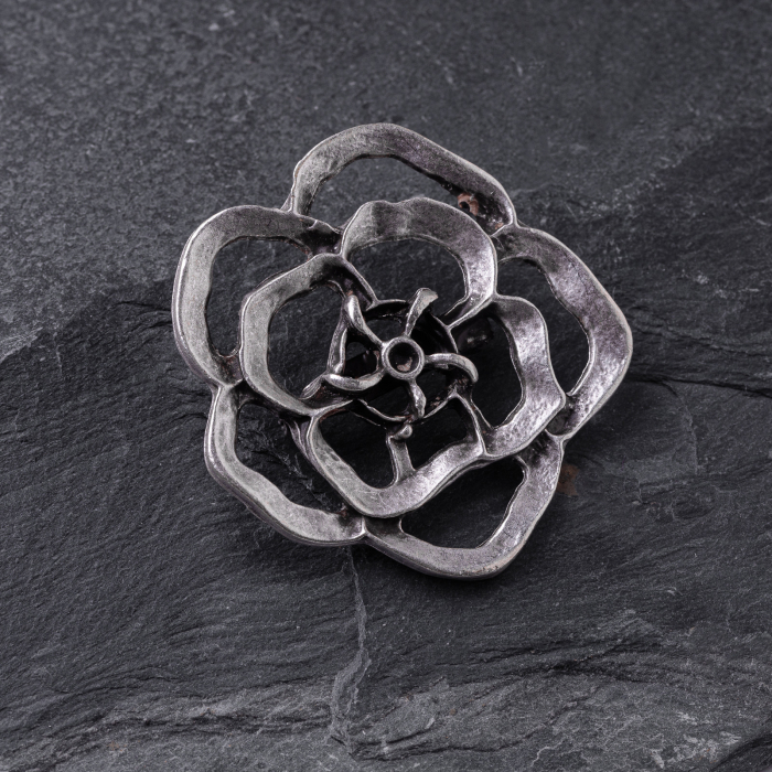 Brosa din ZAMAC sub forma de floare dubla cu cinci petale BIJUTERII imagine noua 2022