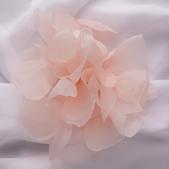 Brosa floare roz pal cu diametru de 14 cm din organza, cu clips pentru par
