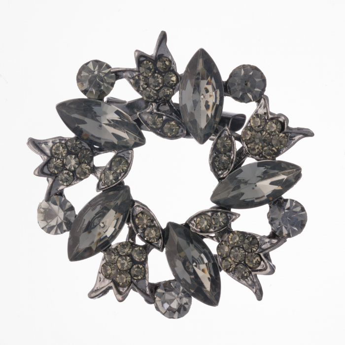 Brosa metalica argintie cu pietre fatetate, forma circulara cu flori