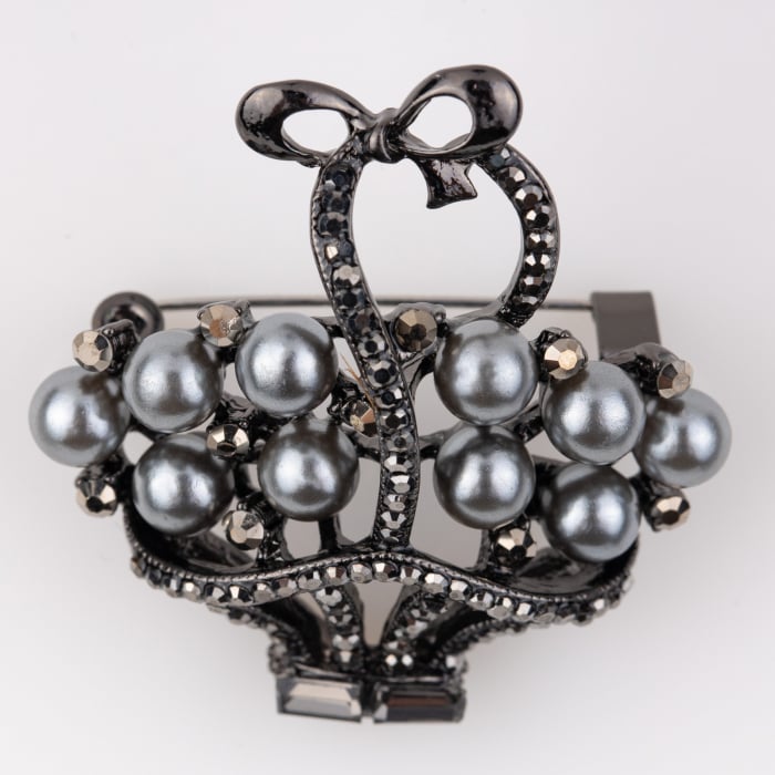 Brosa metalica, cosulet argintiu cu perle si pietricele [1]