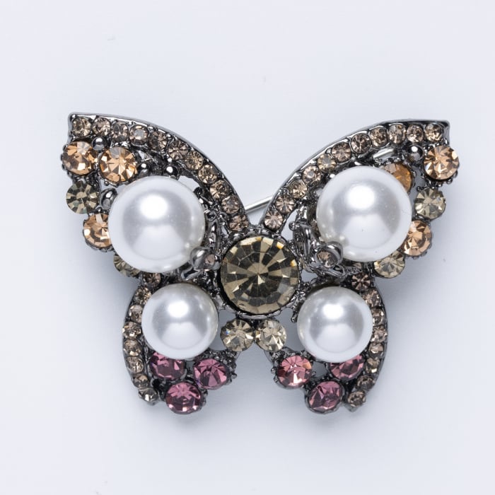 Brosa metalica argintie cu forma unui fluture cu perle sintetice si pietricele aurii si roz shopika imagine noua 2022