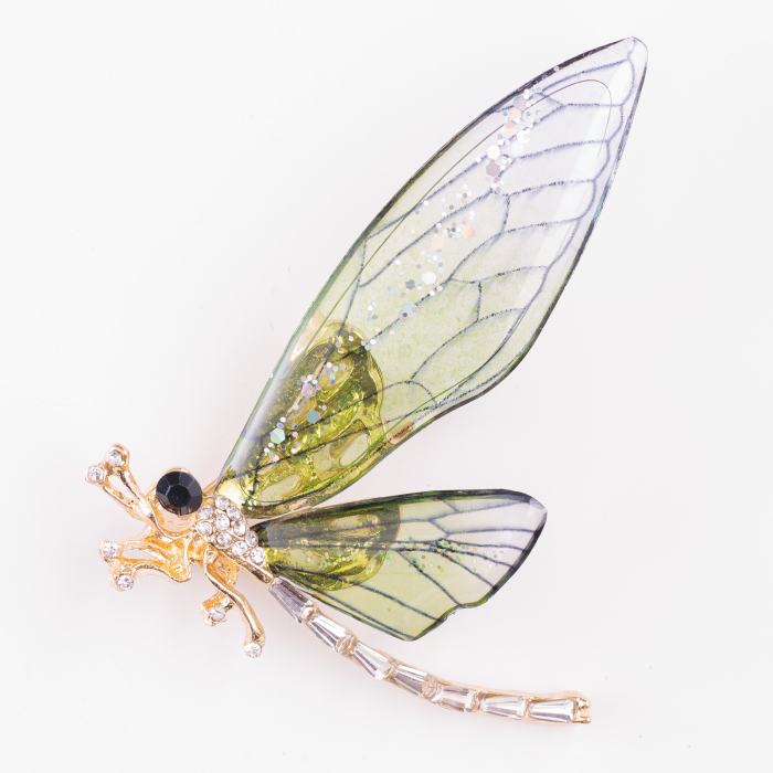 Brosa metalica libelula cu aripi transparente verzui si corp auriu
