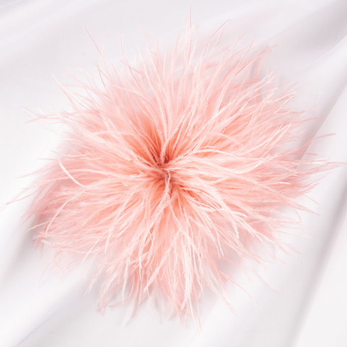 Brosa puf pene fine roz cu diamtetru de 15 cm, cu clips pentru par