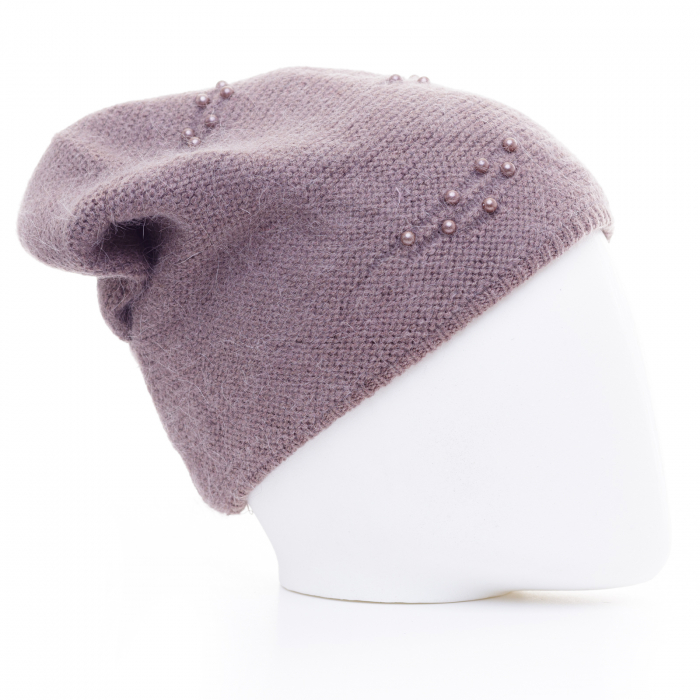 Caciula bej inchis model tricotat cu perle fine aplicate, dublata in interior