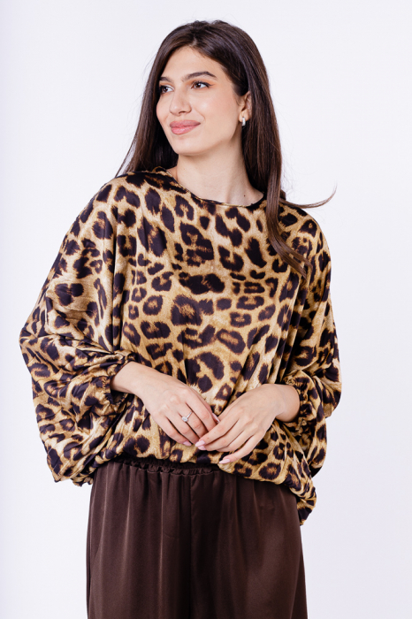 Camasa plisata din satin, cu maneci fluture si imprimeu animal print