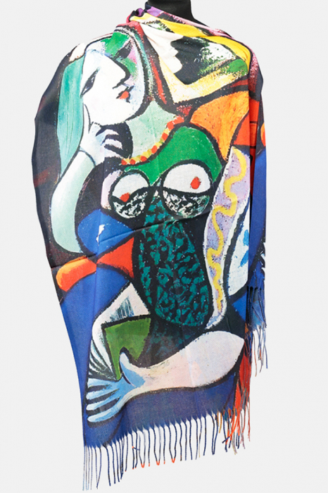 Esarfa subtire din bumbac cu reproducere dupa femeie cu carte lui picasso