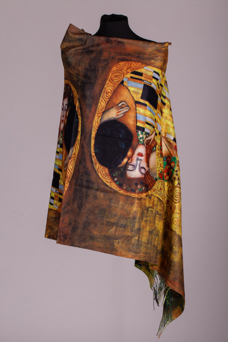 Esarfa cashmere cu doua fete imprimata cu reproducere dupa Sarutul lui Klimt Accesorii imagine noua 2022