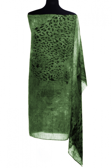 Esarfa fina din vascoza cu imprimeu animal print in nuante de verde